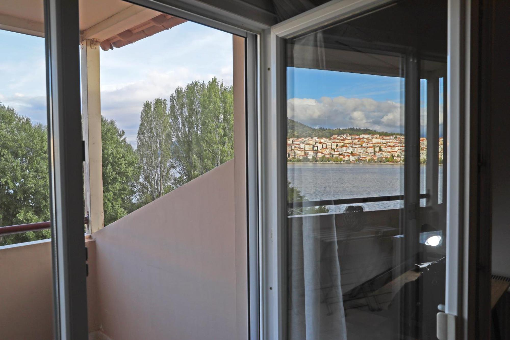 Swan Lake Front Apartment Kastoria Extérieur photo